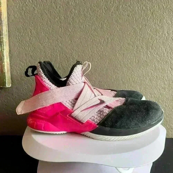 Nike LeBron Soldier 12 GS 'Pink Foam’ size 7y - Picture 1 of 9